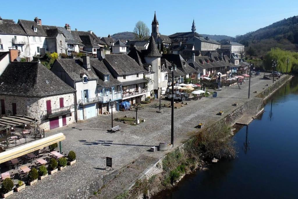 Maison En Pierre Sur Les Quais De La Dordogne Argentat Kültér fotó